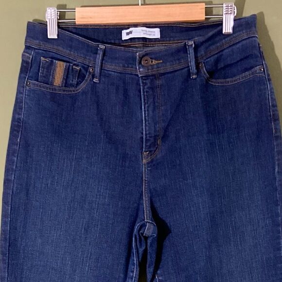 Levi’s NWOT Perfectly Slimming 512 Straight Leg High Rise denim jeans W32 L30 - Picture 3 of 12